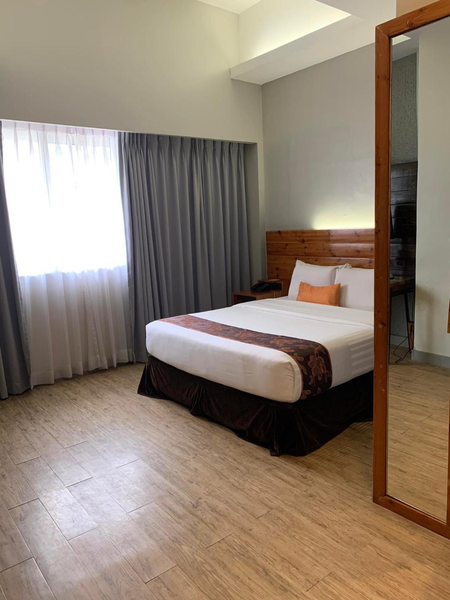 Cuarto Hotels Cebu Екстериор снимка