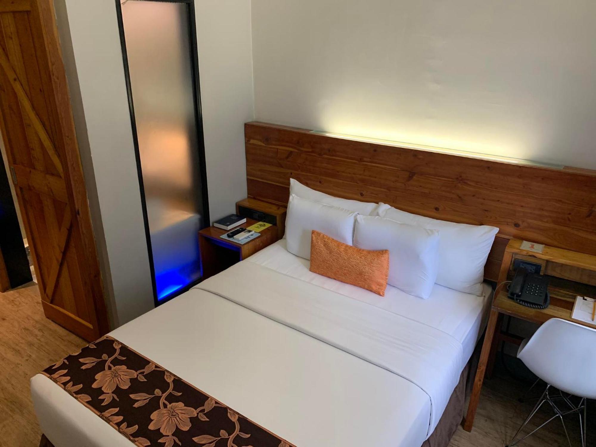 Cuarto Hotels Cebu Екстериор снимка