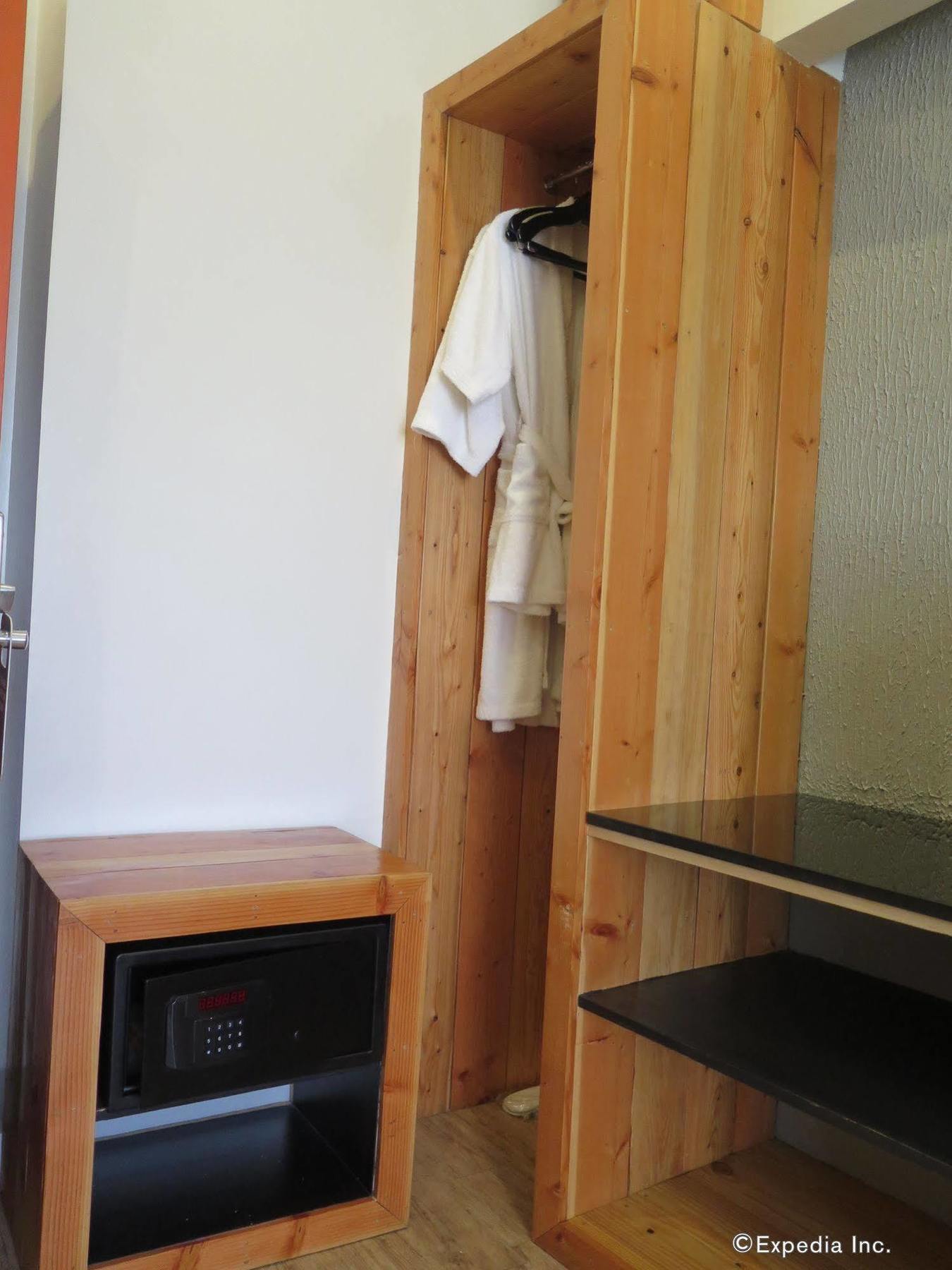 Cuarto Hotels Cebu Екстериор снимка
