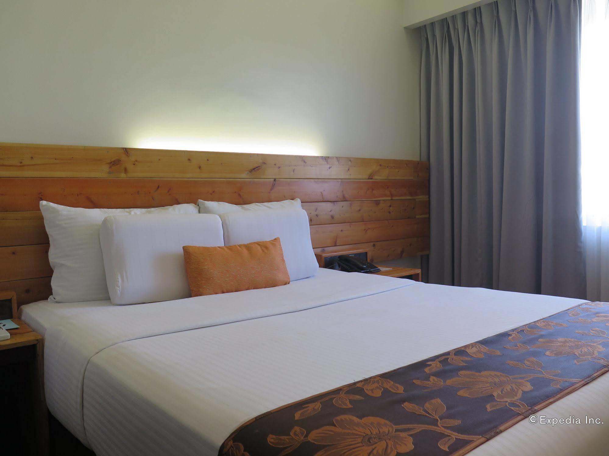 Cuarto Hotels Cebu Екстериор снимка